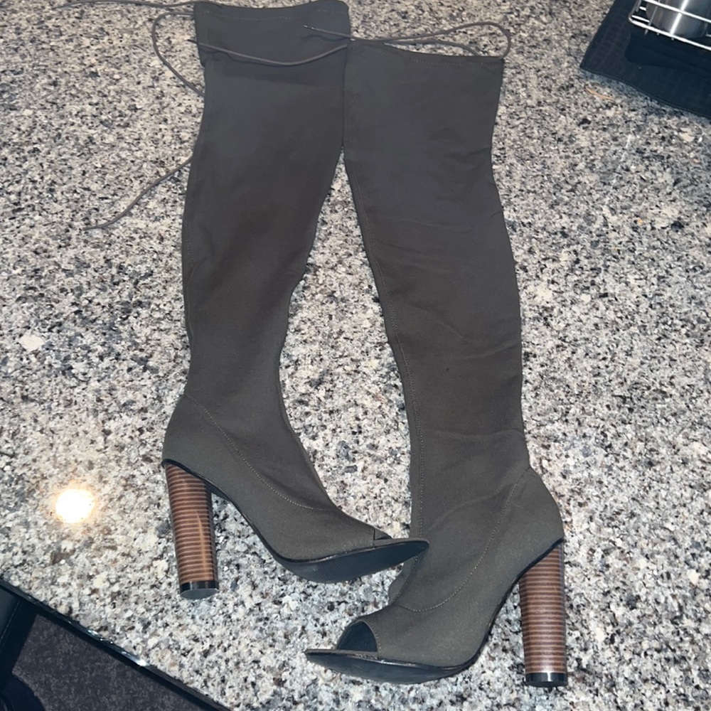 Knee high olive green boots !
